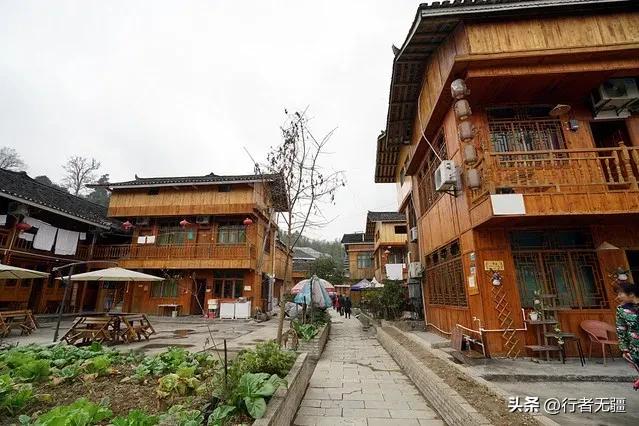 梵净山下寨沙行：八月午后的吊桥与侗家烟火