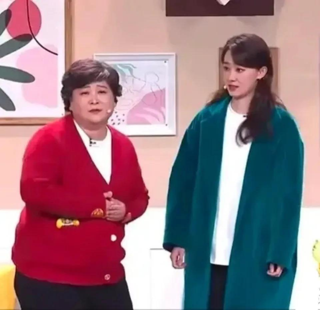 “消失”一年后，43岁的贾玲官宣喜讯，全网恭喜，终于等到这一天