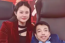 袖珍总裁李创利：身高90厘米坐婴儿车赚上亿身家，连娶两任皆美女图片