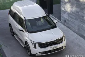 新车 | 约36万元起 新款起亚嘉华HiLimousine官图 提供4座版/星空车顶图片