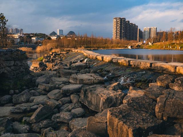 贵州春天6天5晚：一次看完樱花、杜鹃和瀑布，这条线路我写给你