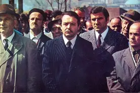 空气在颤抖，仿佛天空在燃烧丨《瓦尔特保卫萨拉热窝》的死亡暗号图片