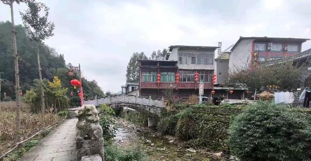 游览汉中市的青木川古镇