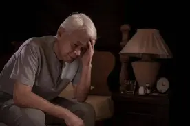 提醒：夜间出现这3个表现，十有八九是“慢阻肺”来袭，别松懈了图片