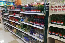 去超市买酒，牢记“2买3不买”，省得花钱买教训，非常实用图片