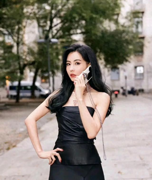 Why does Cecilia Cheung keep Nicholas Tse in mind? iNEWS