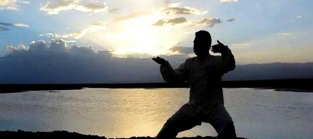 独练太极拳，在什么时候合适呢？