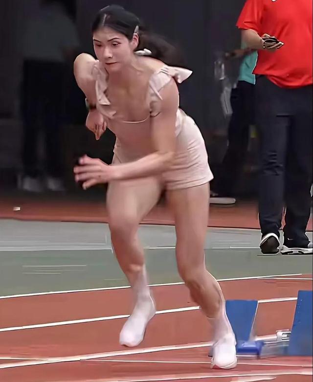 我滴个神呐，夏思凝现实中，的确漂亮