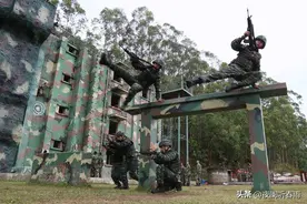 去确山炮兵旅实习，带队的教务长竟被旅纠察队揪住，让人想不到图片