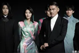 这一夜，胡兵帅得惊心动魄：新中式战袍，高级优雅，53岁像33岁图片