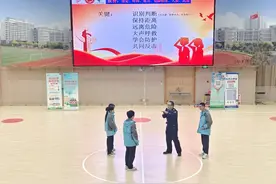 他们走进华东师大一附中，为师生们带来→图片