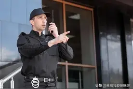 我是个保安，在上海打工，每月工资8000元，很多人都不相信图片