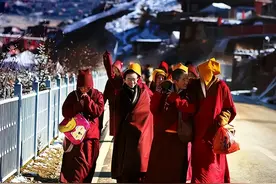 “达赖”与“班禅”究竟是什么关系？二者谁的地位更高？图片