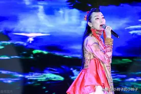 以三个八度《左手指月》惊艳华语的萨顶顶唱功如何？硬核分析！图片