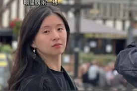 十年前在央视春晚连续转圈四小时的小彩旗，如今怎么样了？图片