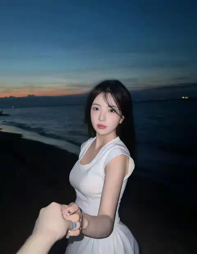 安徽职业技术学院校花美出圈了，貌美如花，倾国倾城，太迷人了