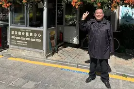 泪目！保安大叔老邹走了，大家自发……每一份善意都会被传递！图片