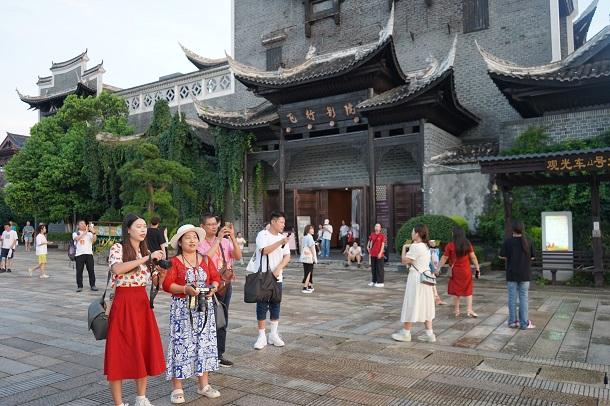 粤港澳媒体长沙采风：千年铜官窑邂逅现代国潮风