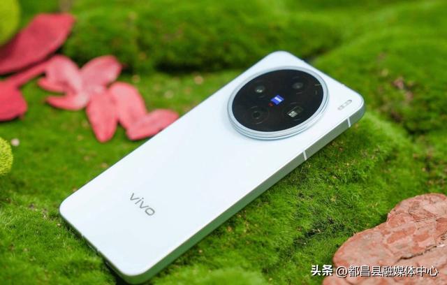 vivo优质高端机，天玑9400+6200mAh+100倍变焦，如今跌至3599元起