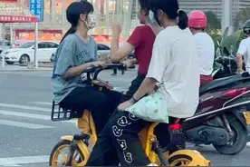 资本的力量，成功拿下！深圳街头惊现大量共享电动车图片