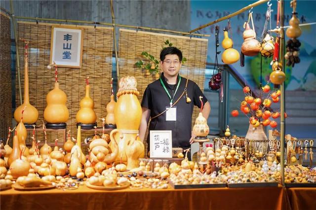 富阳这里，春日氛围感拉满！市民游客纷纷冒雨赶来……