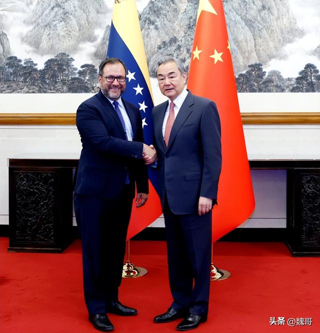 委内瑞拉生死关头之际，无路可退的马杜罗，终于打通了北京的电话