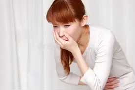 女人怀着别人的孩子嫁给老实丈夫，刚结婚你就怀上了，奇怪了？图片