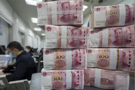 多家民营银行存款降息，部分农商行却在上调利息揽储！利率未来是何走势？图片