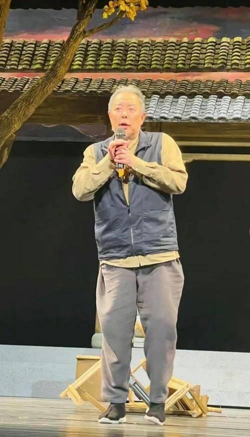天道好轮回！68岁瘫坐在轮椅上的张铁林，已然活成了“笑话”