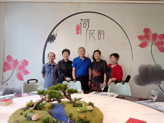 五友相聚武汉，在东湖边的烟火里炖煮旧日时光