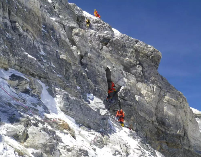 8848.86米不是终点！中国装备守护的不只是高度，更是心中的信仰