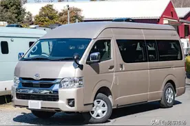 丰田海狮加长版露营房车，四驱汽油2.7排量，双层床位住5人图片
