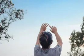 如果亲戚、朋友，总爱说你的闲话，要有这些应对方式图片