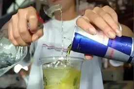 啤酒和白酒能混着喝吗？专家提醒：正确喝酒才更健康！图片