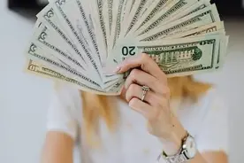 “千” 明明是 “thousand” ，为什么工资却用几 k 来表示？图片