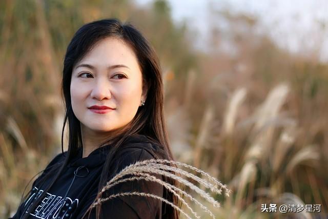 两性关系；不管你信不信，女人过54岁，都有如下7个症状，要接受