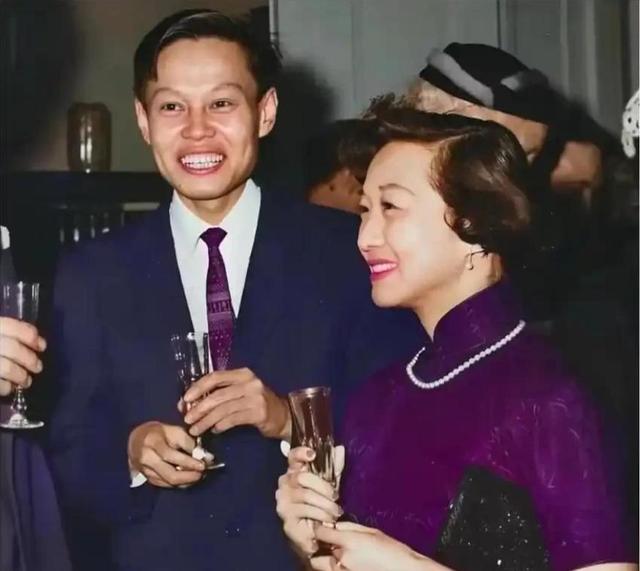 18年，杨振宁儿女从美国来看望父亲与翁帆，一家人在三峡其乐融融