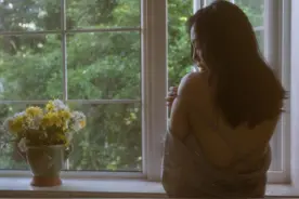 女性咬男性的情境探究：背后的情感与动因图片