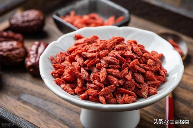 枸杞搭配生姜	，作用太厉害了，老公才吃3天直说好，赶快收藏