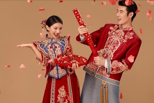 婚纱照成"素材包"贱卖	，新人私密照遭泄露，平台审核去哪了