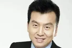 关系藏不住了！央视主持人张泽群终于坦白与搭档董卿的关系图片