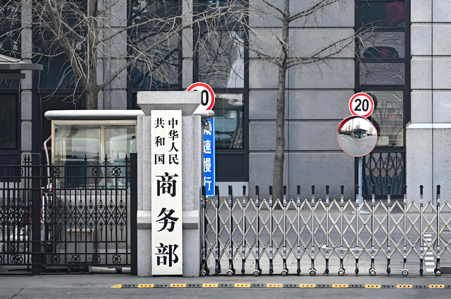美方故技重施，中方斩钉截铁，特朗普能不能来华，中方回应有深意