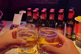 男子与朋友饮酒，被亲属接回家中后跳楼身亡，一起喝酒的有责任吗图片