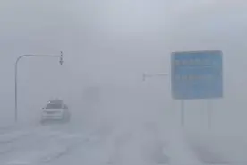 出行注意！新疆多条国省道部分路线因天气原因交通管制图片