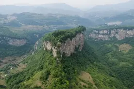 四川深山千米绝壁发现一道石门，从明朝至今无人能打开，有何神秘图片