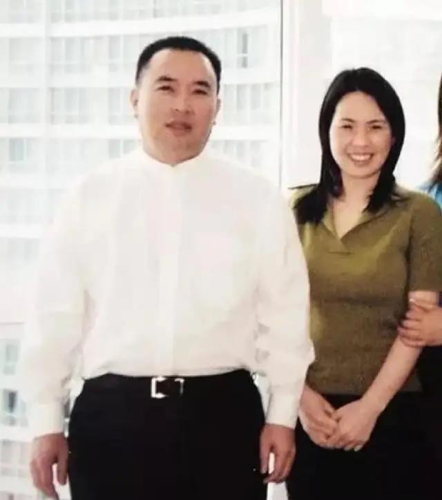 赖昌星前妻现状曝光：曾明娜独居3000平老宅，穿麻布衣用灶台做饭