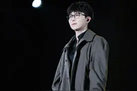 唱歌时右手全程插口袋不动？毛不易发文回应：一点皮外伤，本来不想让大家担心才没有第一时间告知图片