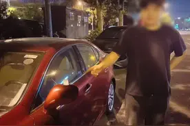“涉黄”卡片实为诈骗引流广告，警方提醒：别扫码图片