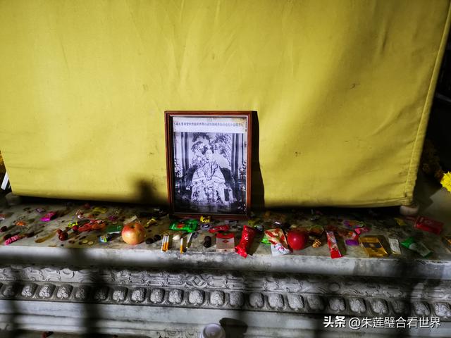 和四位战友参观唐山清东陵