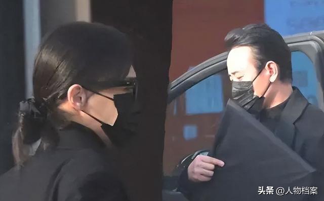 婚变传闻后，罗晋携任素汐与母亲去祈福，撕碎了唐嫣最后一丝体面